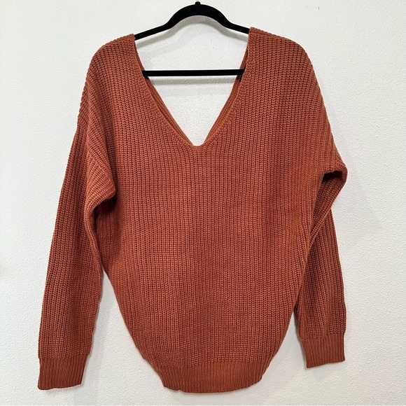 Love Tree Knit Women’s L Rust Twist Open Back V Neck Sweater - Picture 1 of 4